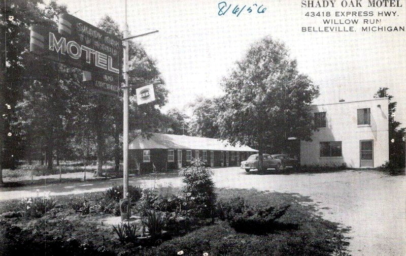 Shady Oak Motel - Postcard (newer photo)